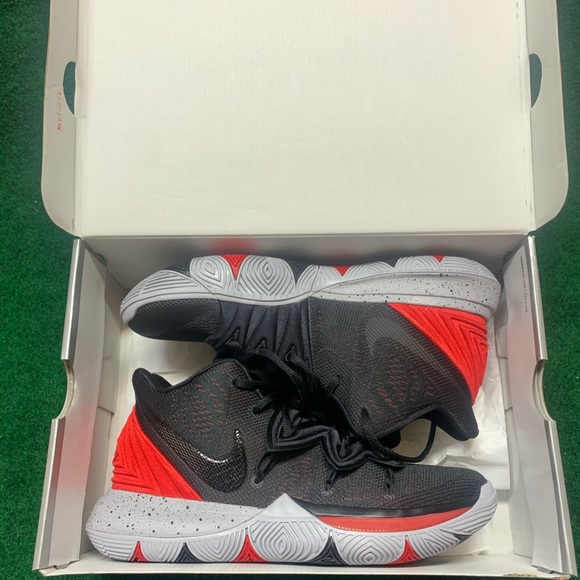 Nike Kyrie 5 Bred  men’s basketball shoe - Size 9 main image 5